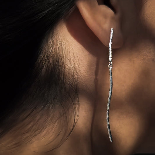 INCHATO SLIM BRANCH EARRINGS