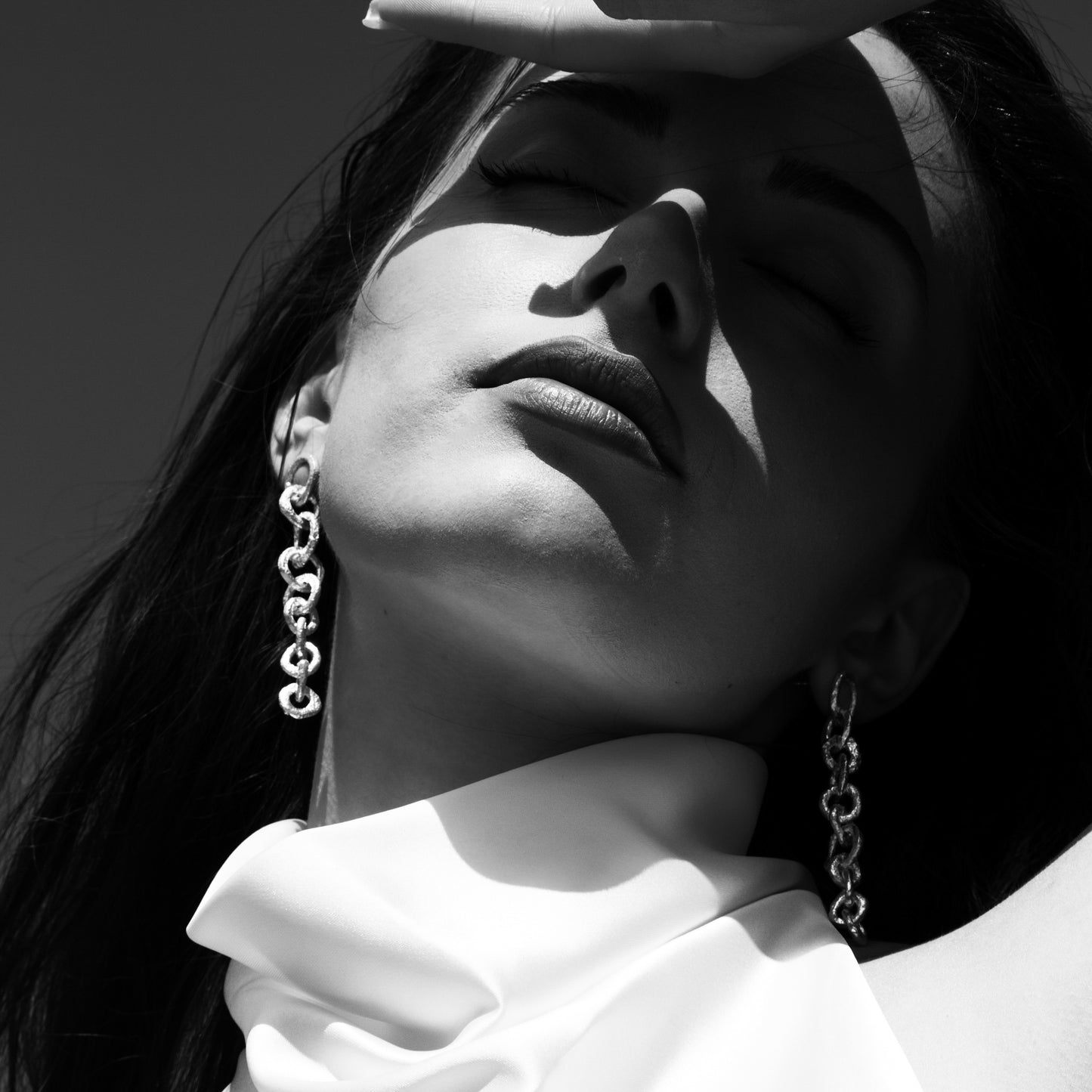 INCHATO BOLD CHAIN EARRINGS