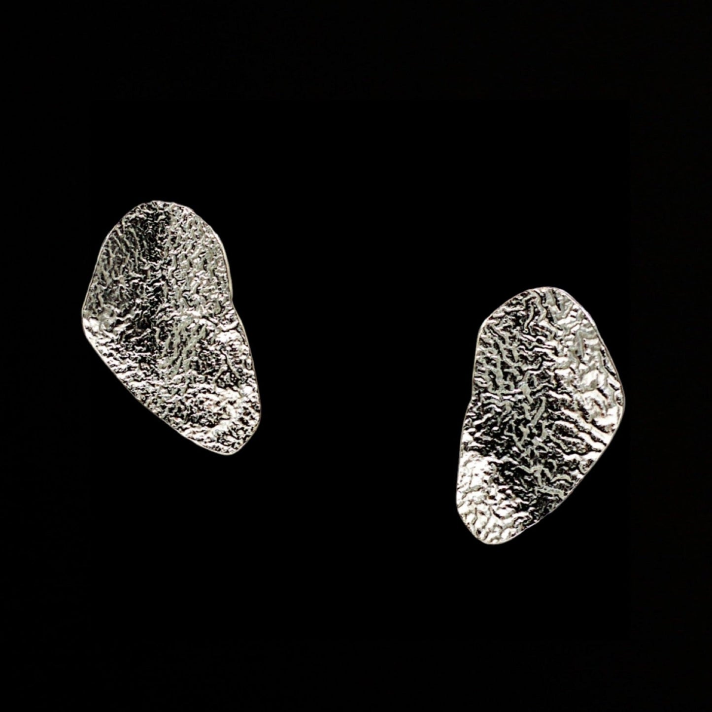 OSHI MEDIUM SILVER EARRINGS