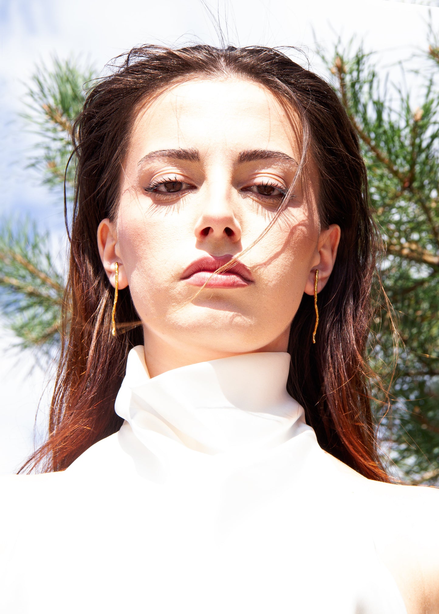 INCHATO SLIM BRANCH GOLD EARRINGS