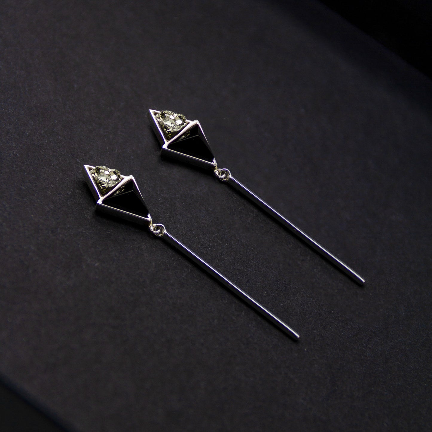 CHUNTU EARRINGS ONYX